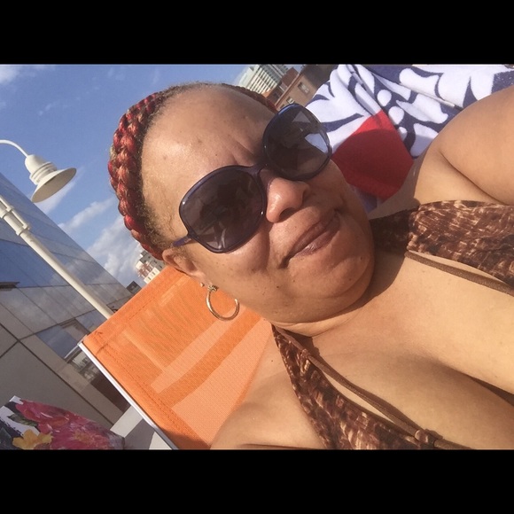 Meet your Posher, Raina - Picture 6 of 8