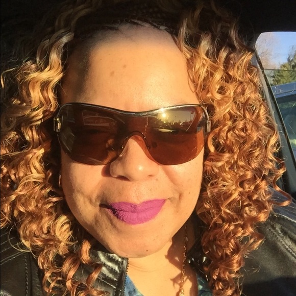 Meet your Posher, Raina - Picture 7 of 8