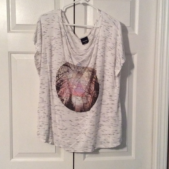 Graphic shirt.    💥SOLD💥