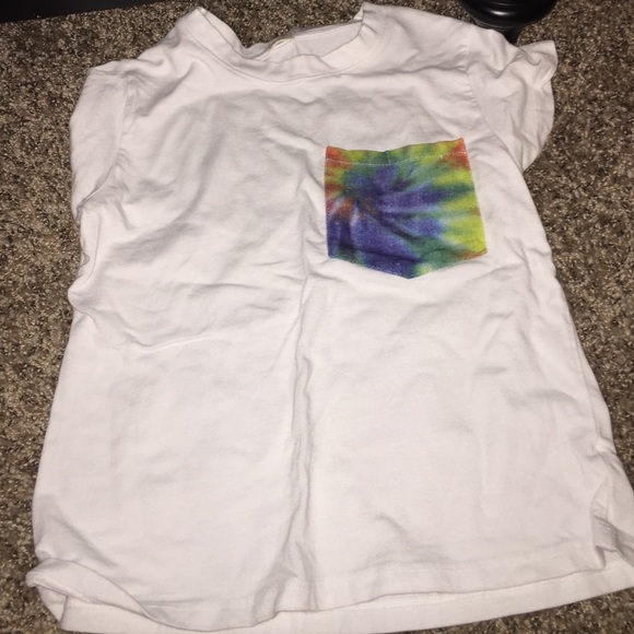 White top with accent pocket