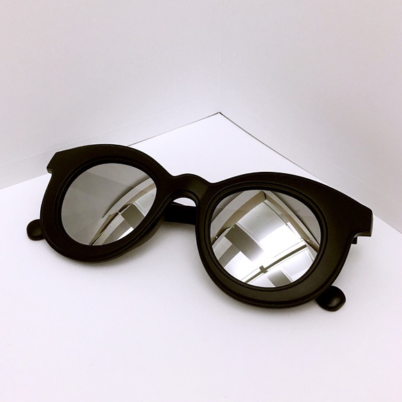 ❤️BOGO❤️New UO Silver Mirrored Round