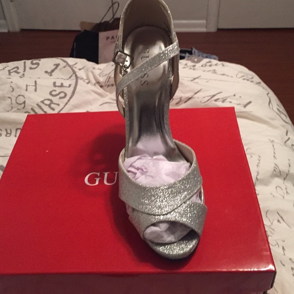 Guess GFQEEN Heels - Picture 2 of 3