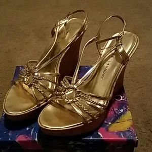 Chinese Laundry Wedges