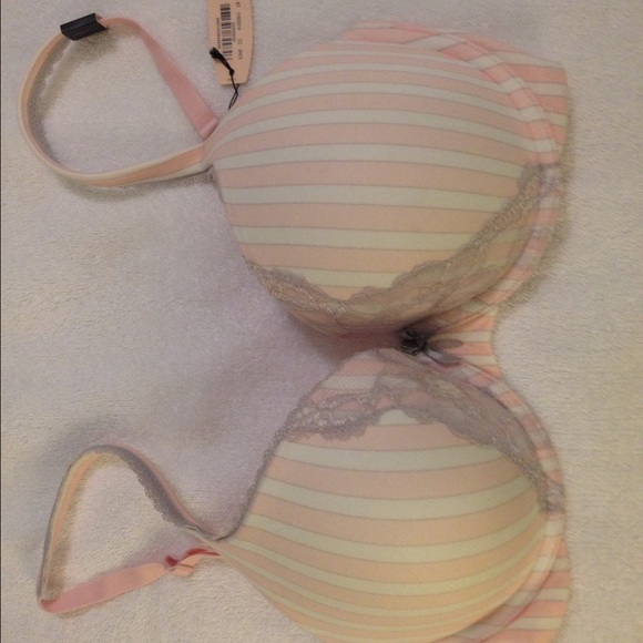 New with tags size 32DD Body by Victoria