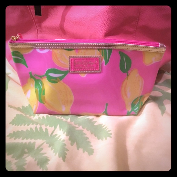 Lilly Pulitzer Handbags - 🌺LILLY PULITZER MAKE UP BAG🌺
