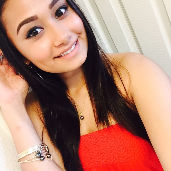 Meet your Posher, Mia - Picture 2 of 2