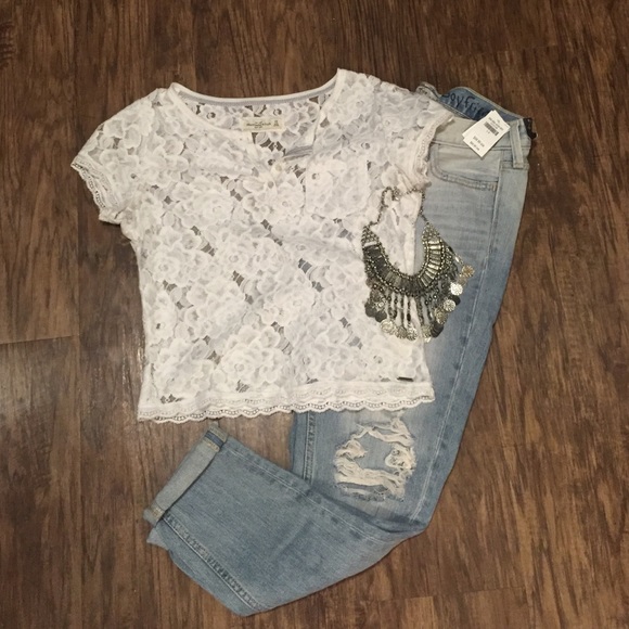 Abercrombie & Fitch Tops - Abercrombie & Fitch Easy Lace Tee sz XS