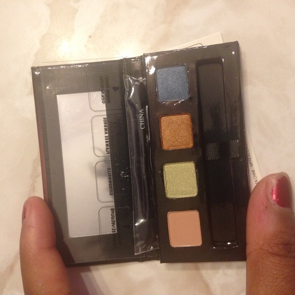 Brand new Mary Kay Eyeshadow Set