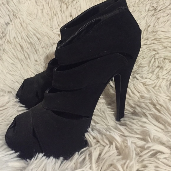 Heels - Picture 1 of 3