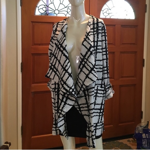 LF black and white print jacket - Picture 2 of 4