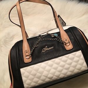 BRAND NEW GUESS Purse !