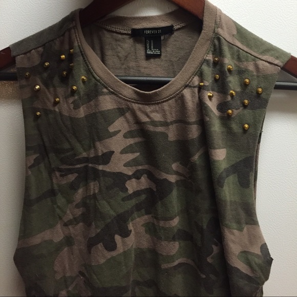 Really cute forever 21 army tee