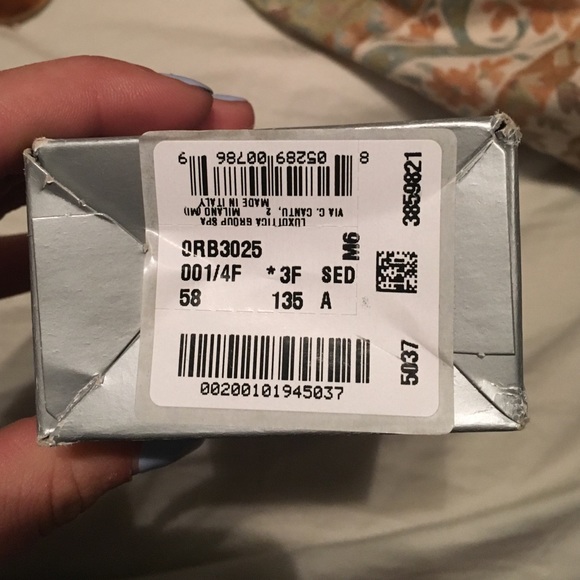 Ray Ban aviators. good condition! - Picture 3 of 3