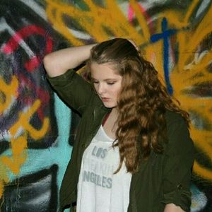 Meet your Posher, Kira