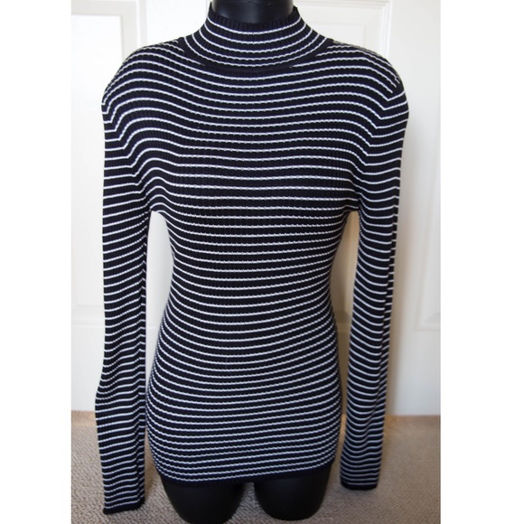 Rue21 Sweaters - ๐Super stretchy Longsleeve Mockneck Longsleeve S Rue21 Sweaters - ๐Super stretchy Longsleeve Mockneck Longsleeve S