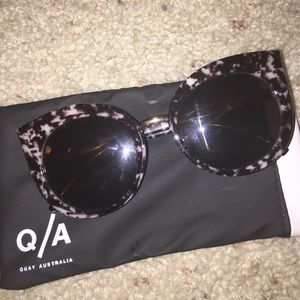 Quay Cat eye sunglasses! Like new condition :)