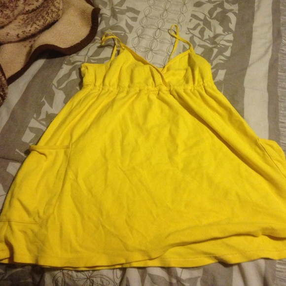 Super cute tank top with pockets