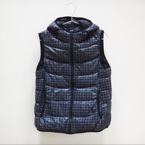 Uniqlo Ultra Light Down Vest in grey check pattern