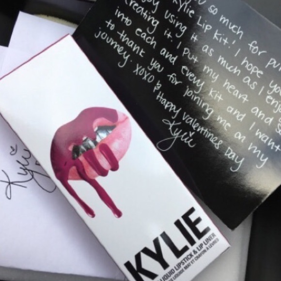 ISO KYLIE LIP KIT 😻🛍 - Picture 1 of 1