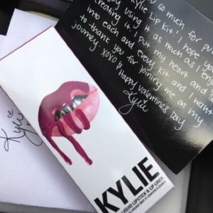 ISO KYLIE LIP KIT 😻🛍