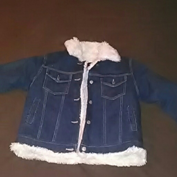 Jean design jacket with faux fur inside.