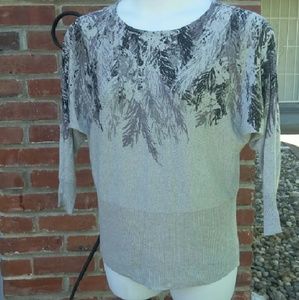 Gray sweater top with design