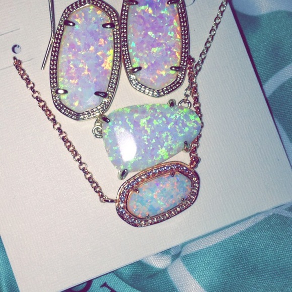 Kendra scott white Kyocera opal isla necklace - Picture 3 of 3