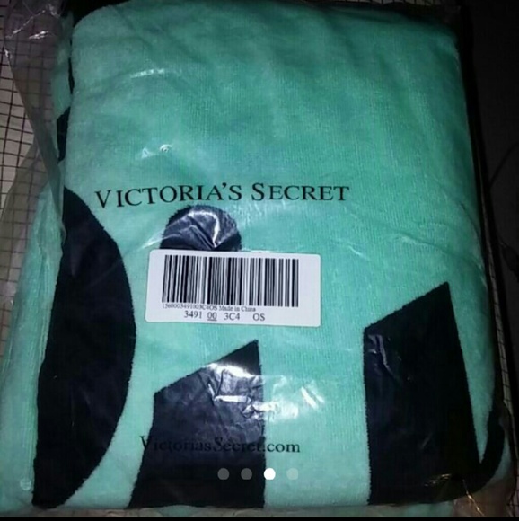 Victoria's Secret Other - Victoria's Secret Oversize Beach Towel 40" x 70"