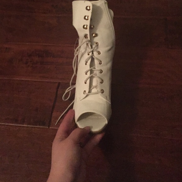 heels - Picture 3 of 3