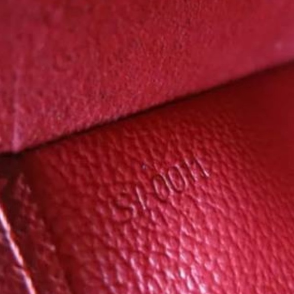 Louis Vuitton - Picture 4 of 4