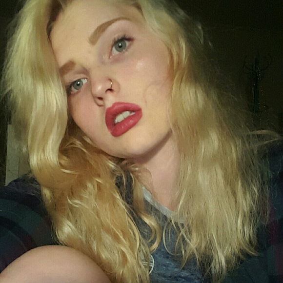 Meet your Posher, Amy - Picture 2 of 2