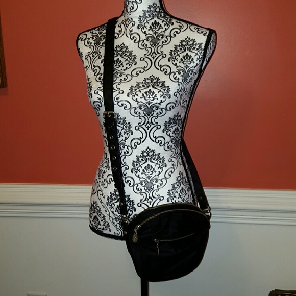 Baggallini Handbags - Baggallini crossbody bkack purse
