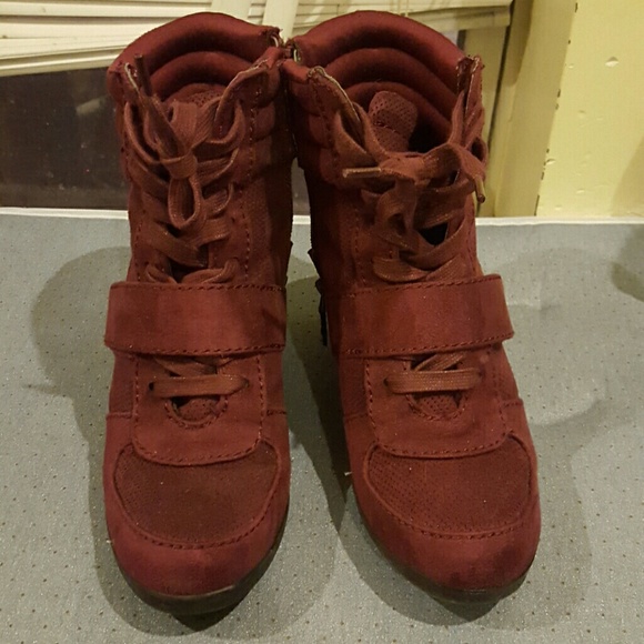 Vera Wang Shoes - Vera Wang wine colored wedges