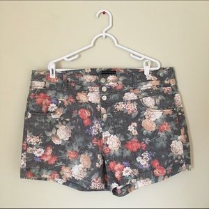 Forever 21+ floral denim shorts sz 20
