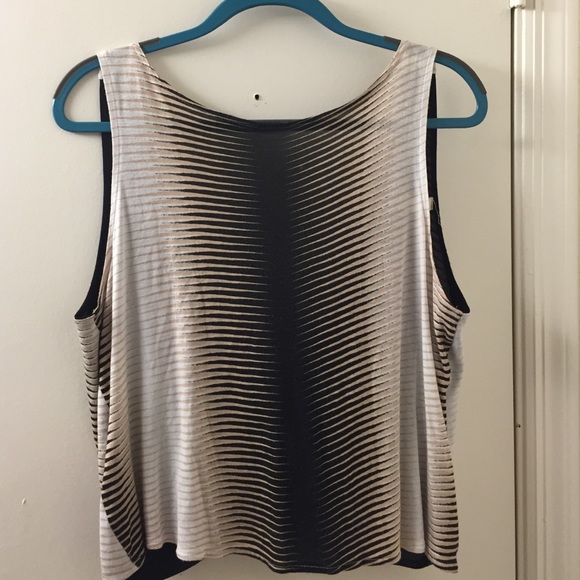Flowy, open-back shirt