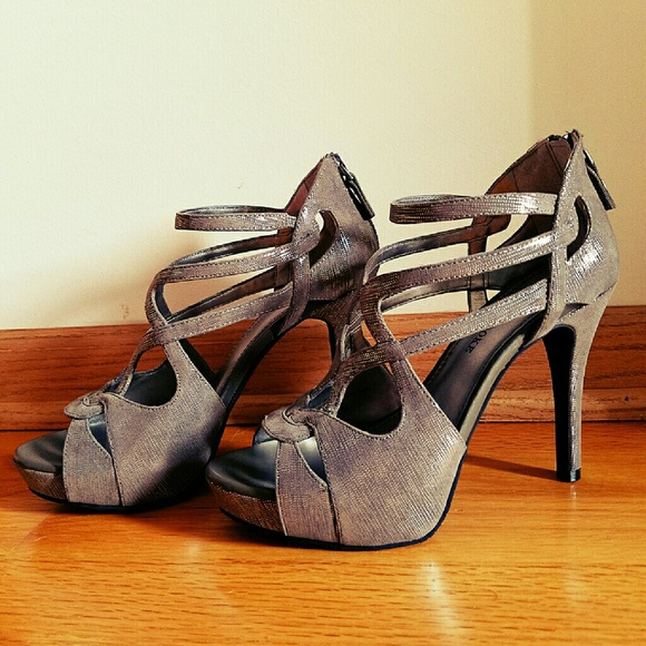 Pretty Strappy Heels - Picture 1 of 4