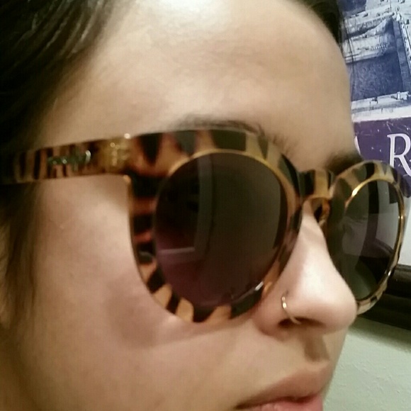 CRAP BRAND SUNNYS