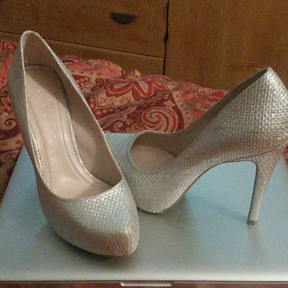 Stylish pumps worn once.