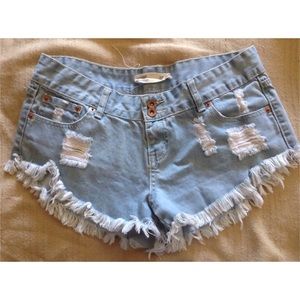 Distressed Highwaisted Shorts