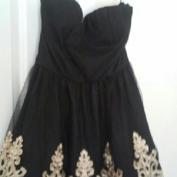 Dresses & Skirts - Black strapless dress