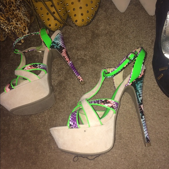 Color Block Heels - Picture 2 of 4