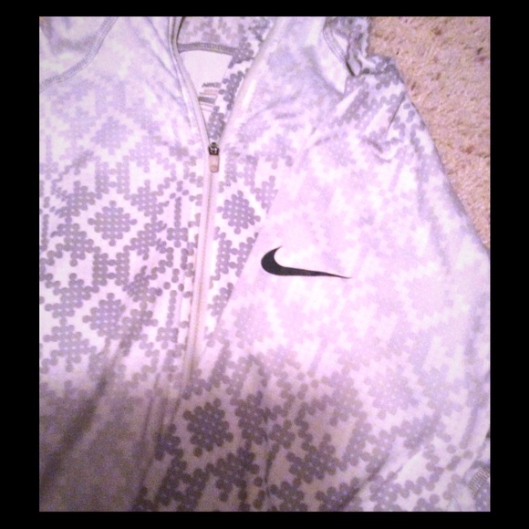 Nike women's dri-fit pullover long sleeve