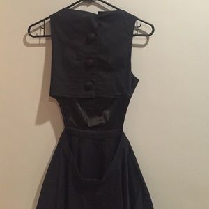Super cute vintage open back/ button up dress