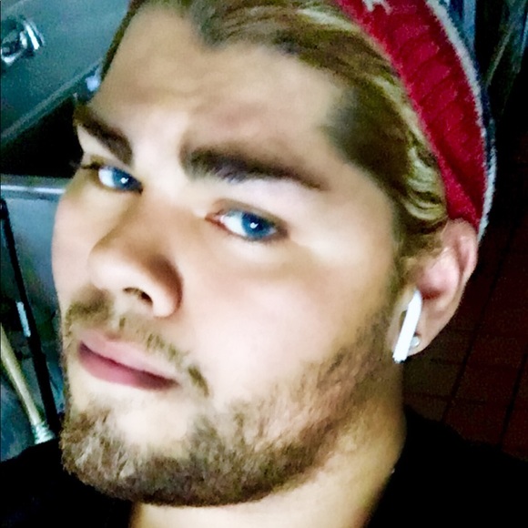 Meet your Posher, Alec - Picture 2 of 2