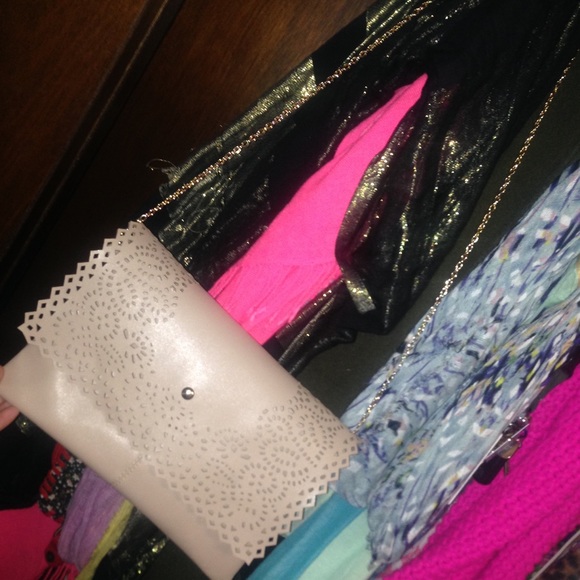 Boutique clutch - Picture 3 of 3