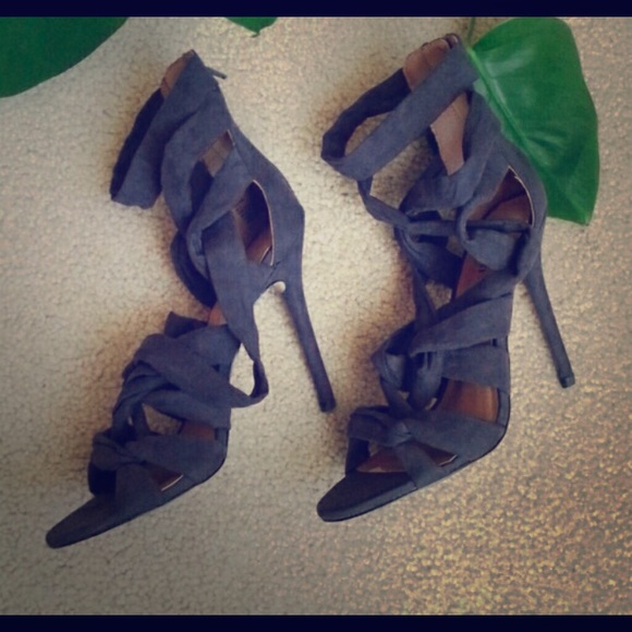 Grey heels? A must in your closet!