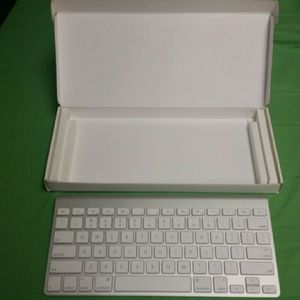 NIB Apple Wireless Bluetooth Keyboard