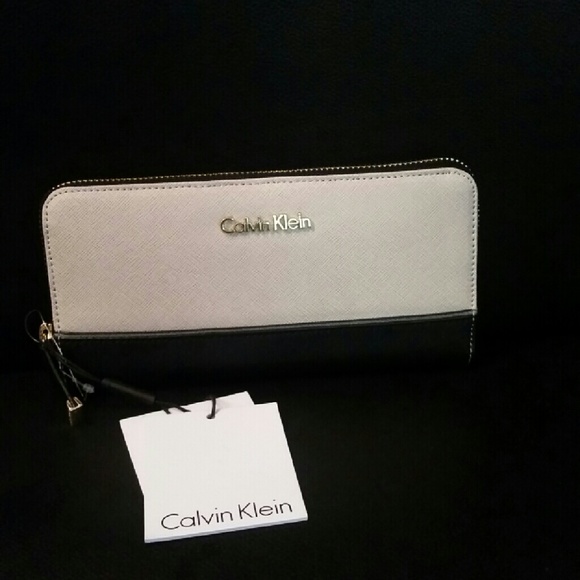 Calvin Klein Handbags - NEW Calvin Klein Wallet