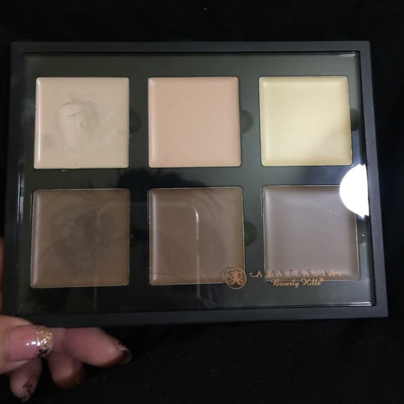 Anastasia Contour Kit shade "Light"