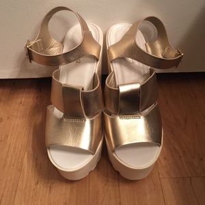 SODA GOLD PLATFORM HEEL